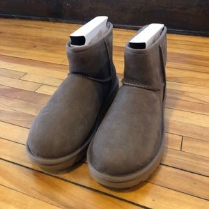 NEW NEVER WORN UGG W CLASSIC MINI II Size 9